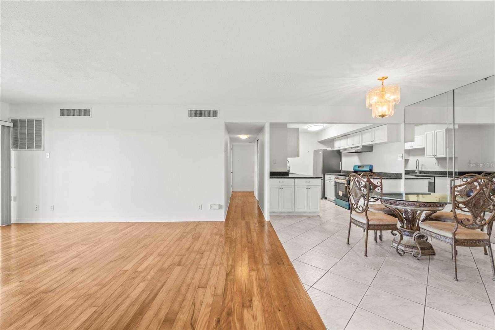 Image 8 of 41 For 10355 Paradise Boulevard 403