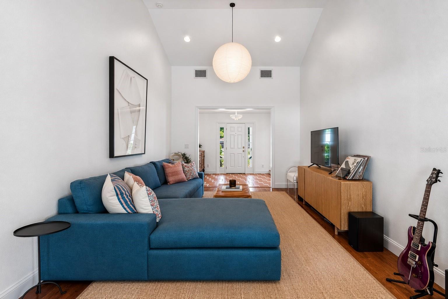 Image 10 of 38 For 815 Kentucky Avenue