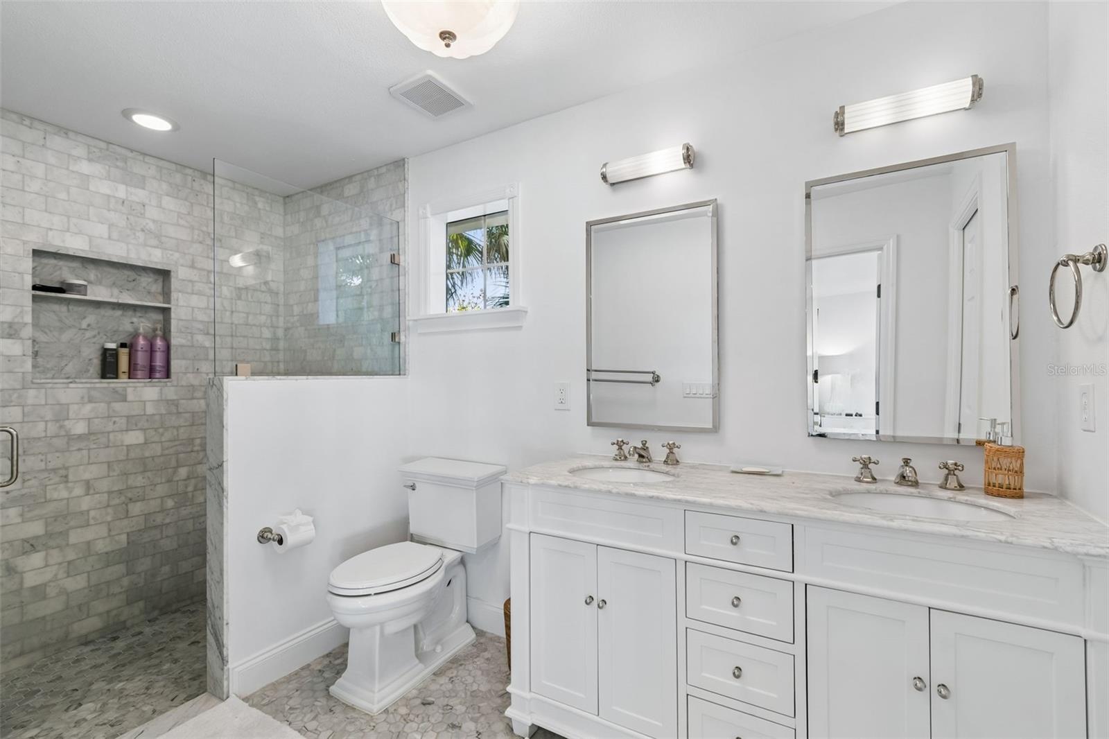 Image 20 of 38 For 815 Kentucky Avenue