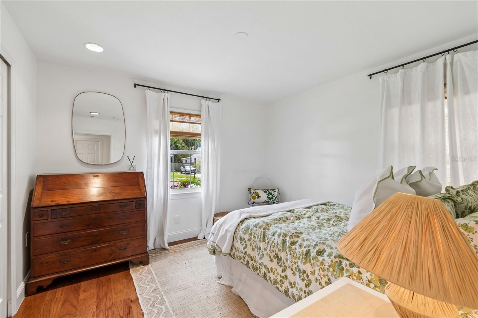 Image 22 of 38 For 815 Kentucky Avenue