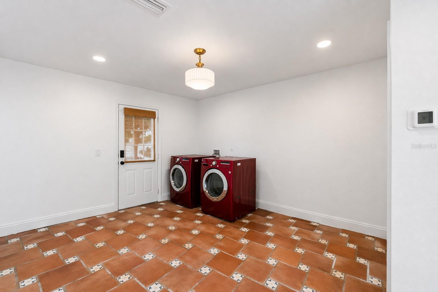 Image 28 of 38 For 815 Kentucky Avenue