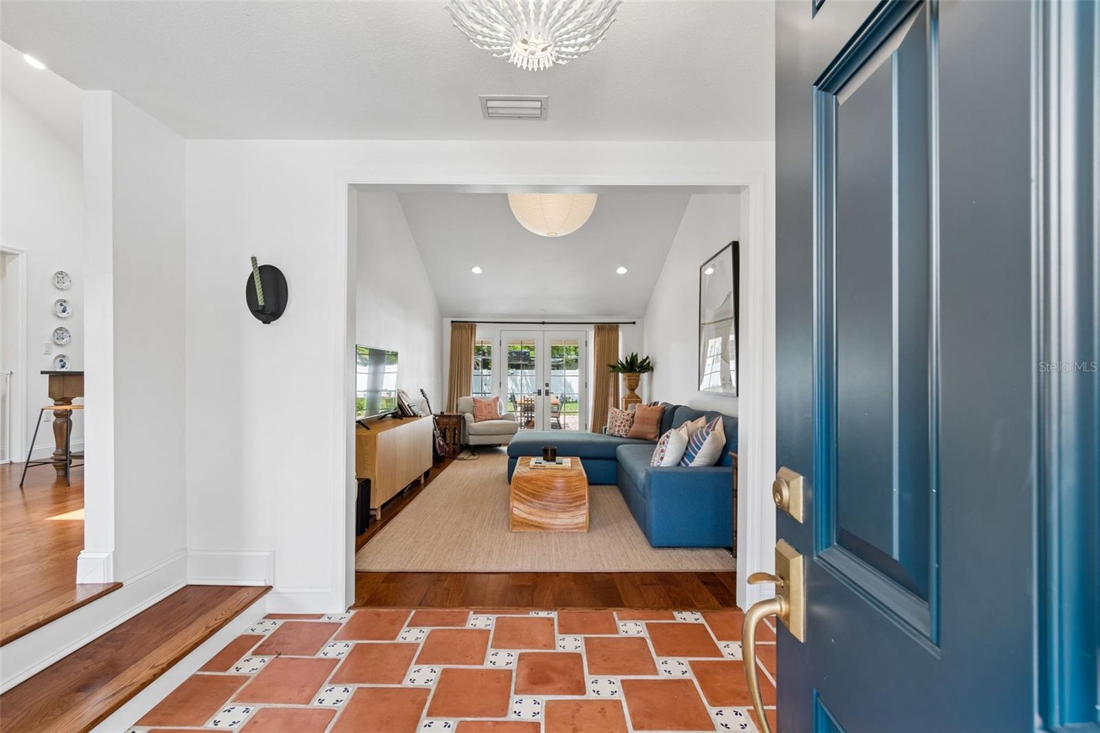 Image 4 of 38 For 815 Kentucky Avenue