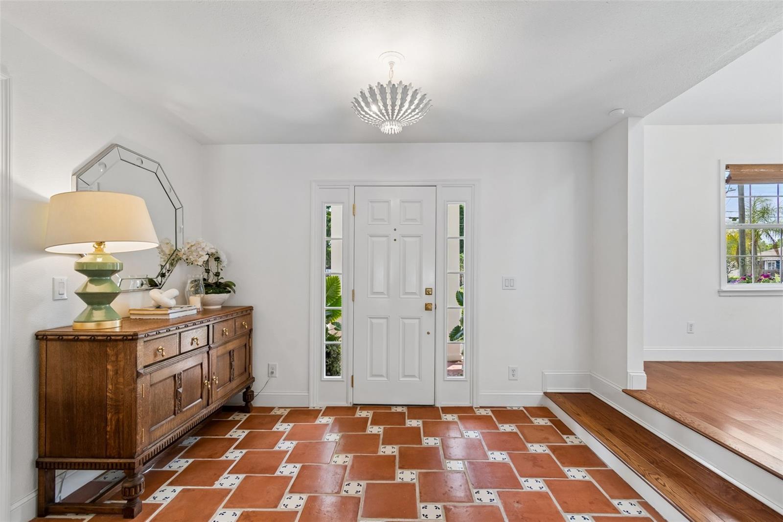 Image 7 of 38 For 815 Kentucky Avenue