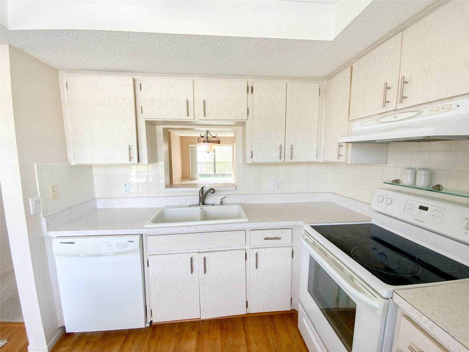 Image 3 of 37 For 1370 Heather Ridge Boulevard 204