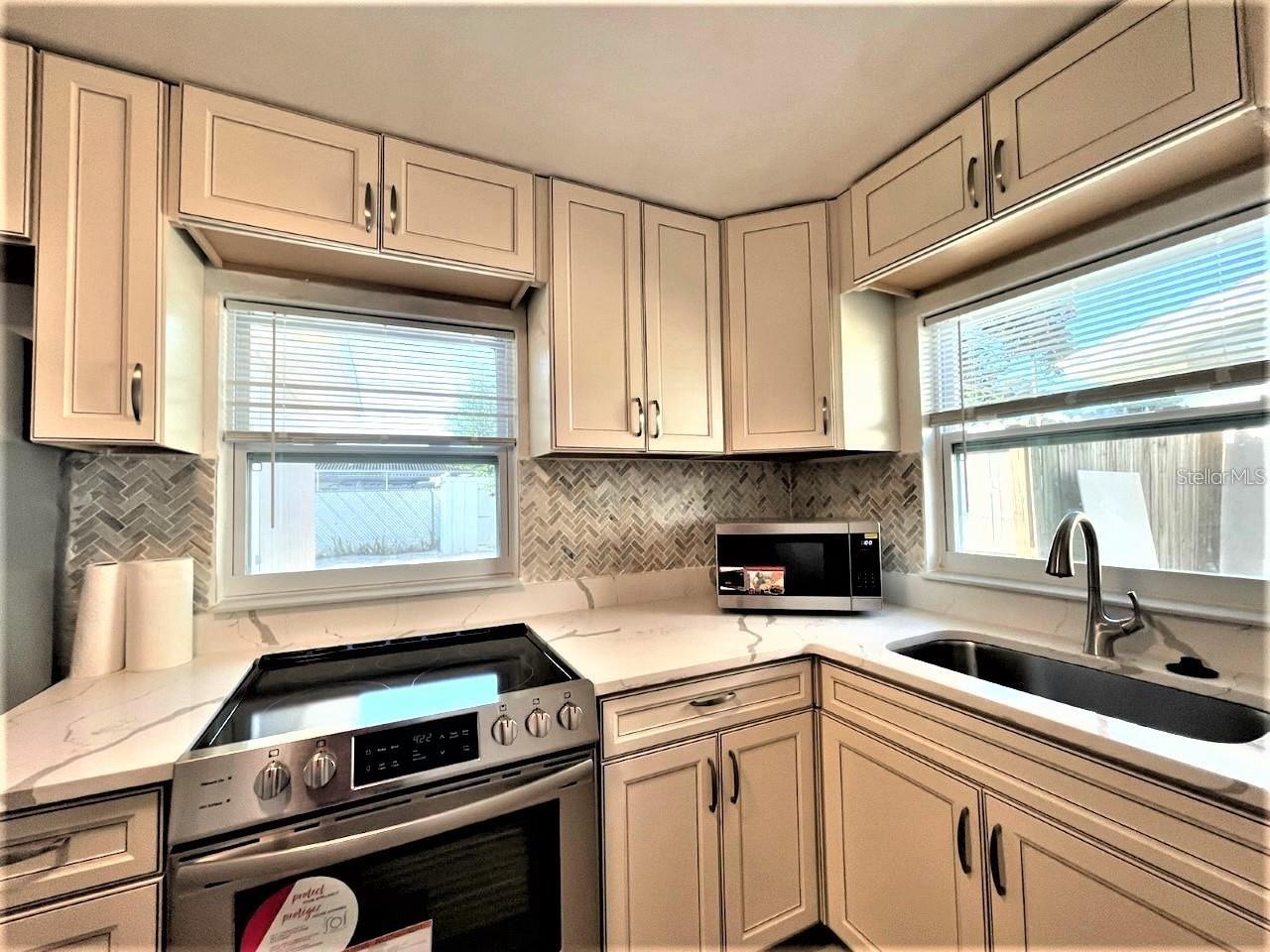 Image 4 of 45 For 12644 81st Terrace