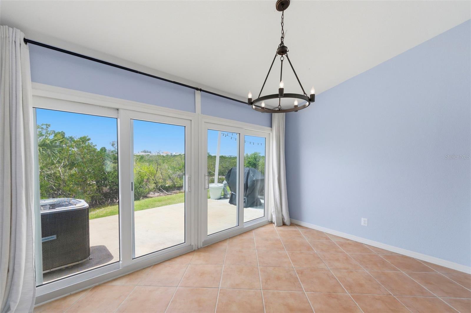 Image 14 of 42 For 9438 Tara Cay Court 27