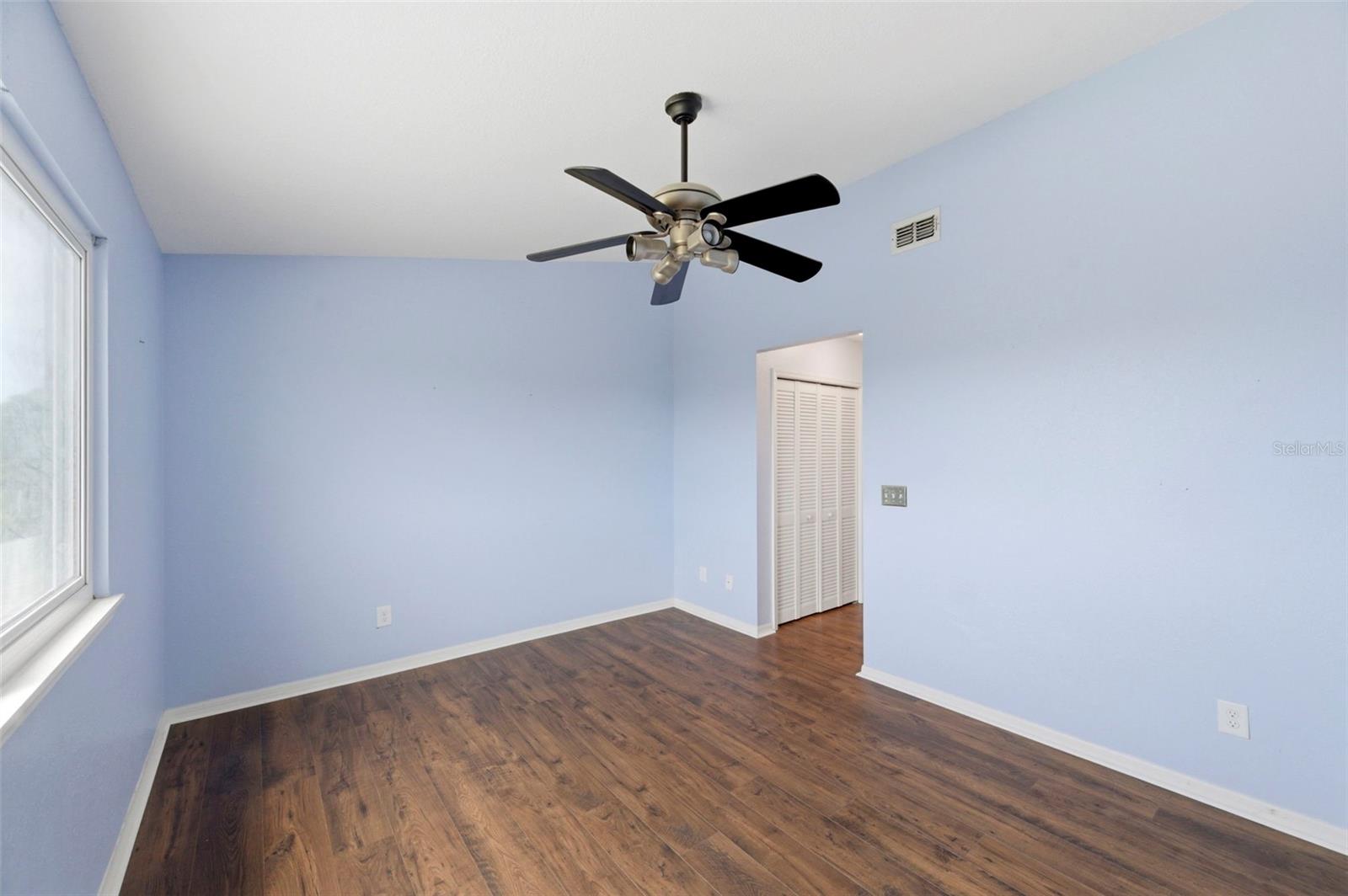 Image 22 of 42 For 9438 Tara Cay Court 27