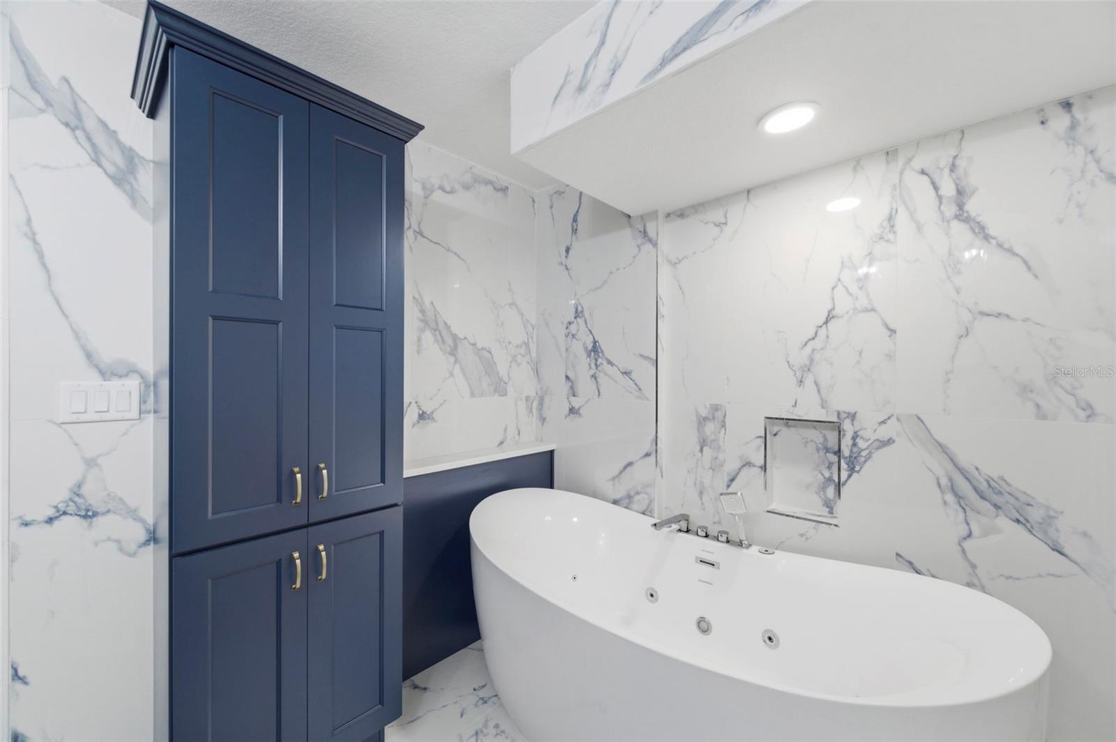 Image 25 of 42 For 9438 Tara Cay Court 27