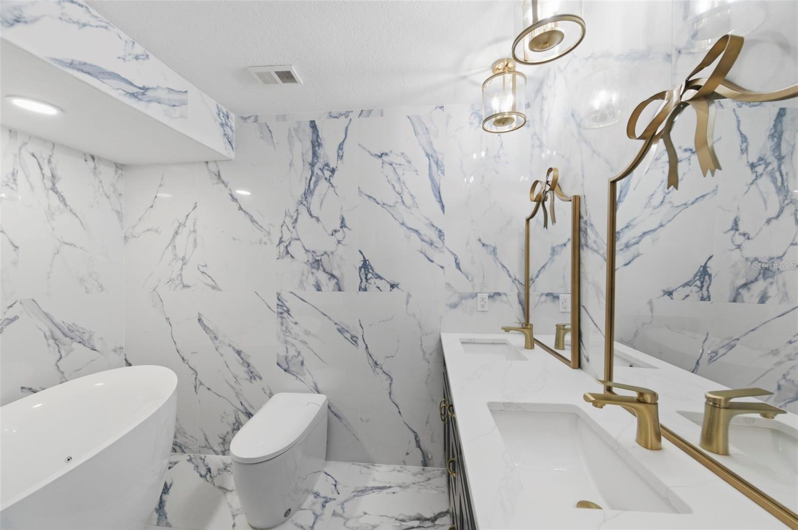 Image 26 of 42 For 9438 Tara Cay Court 27