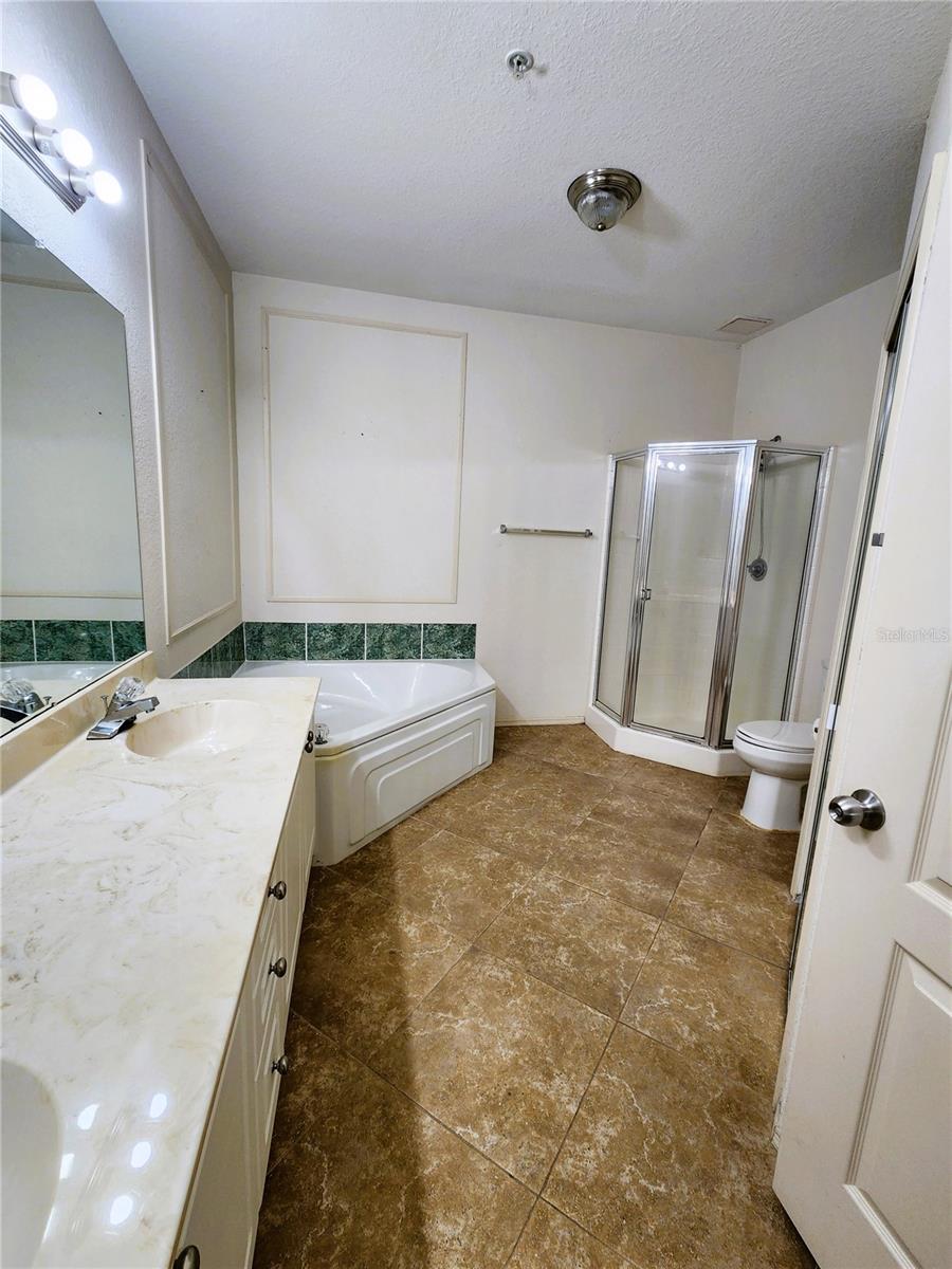 Image 17 of 38 For 2733 Via Cipriani  810a