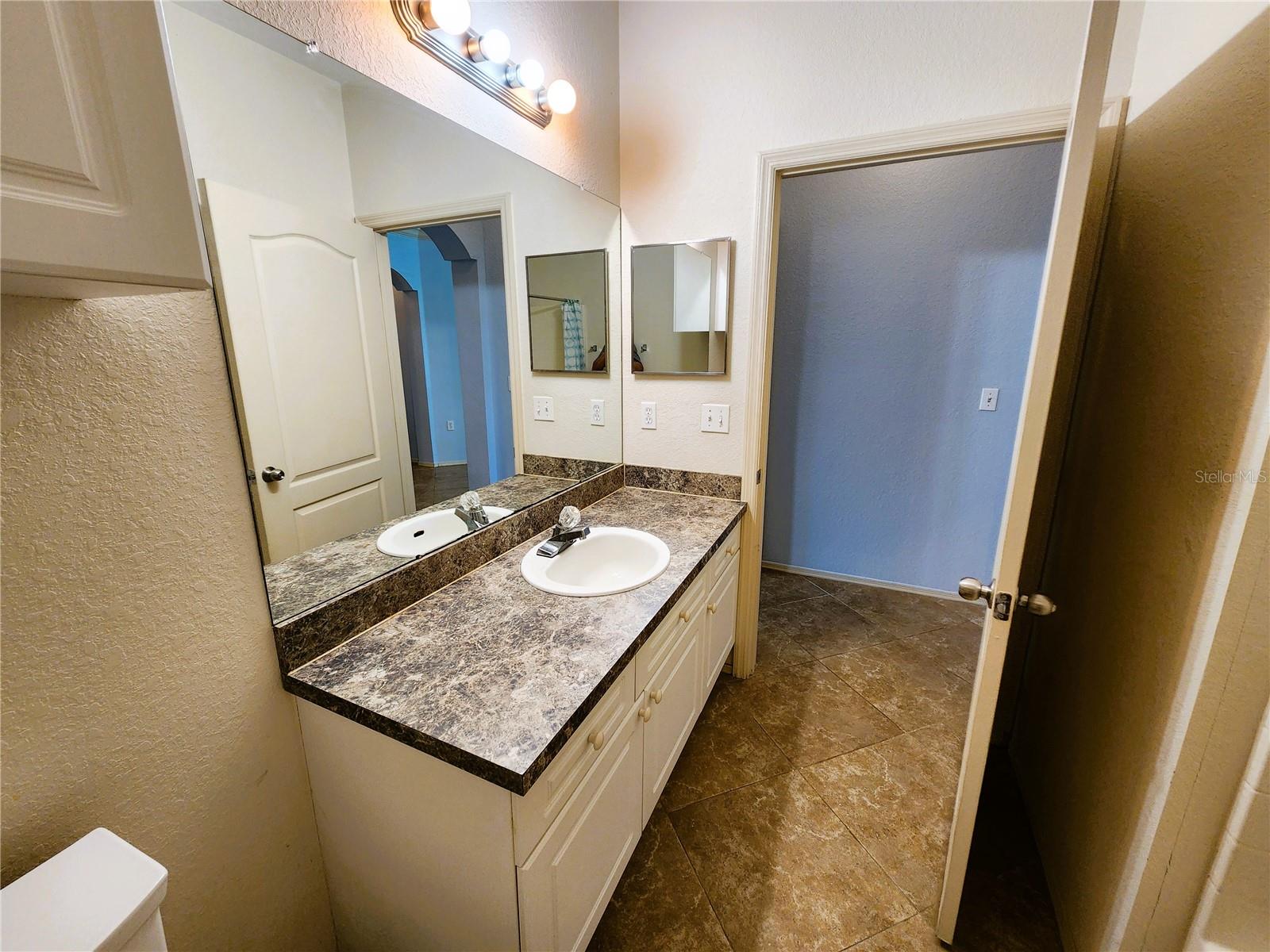 Image 23 of 38 For 2733 Via Cipriani  810a