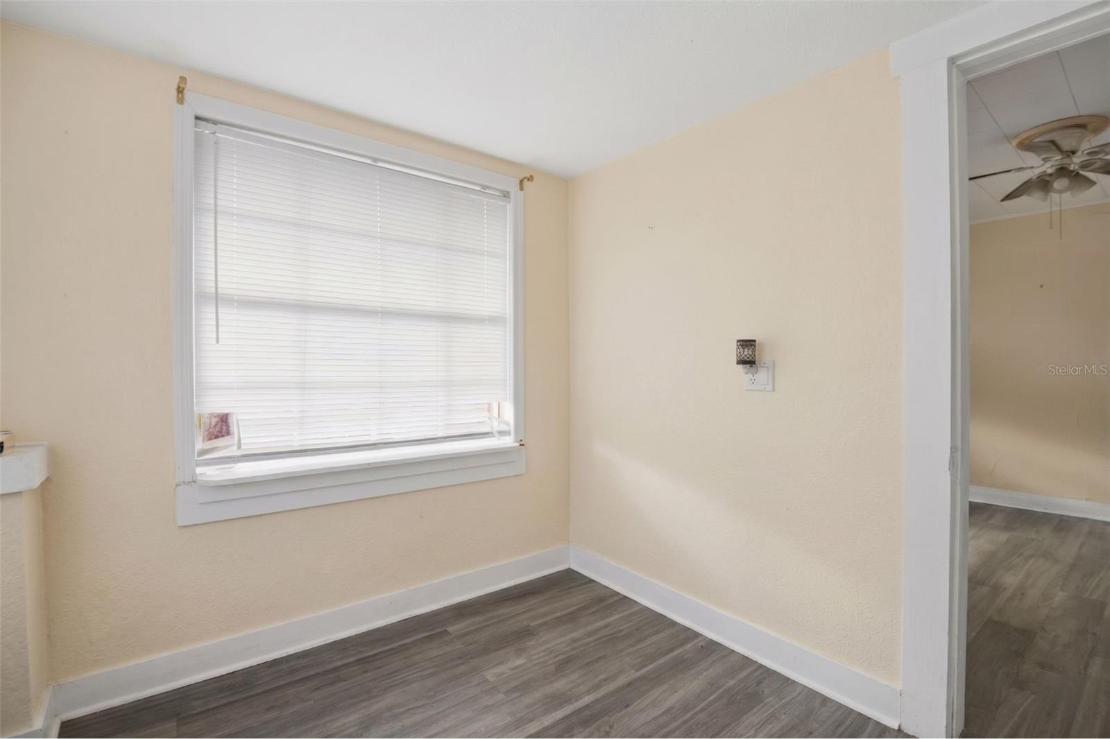 Image 18 of 22 For 1110 27th Avenue W