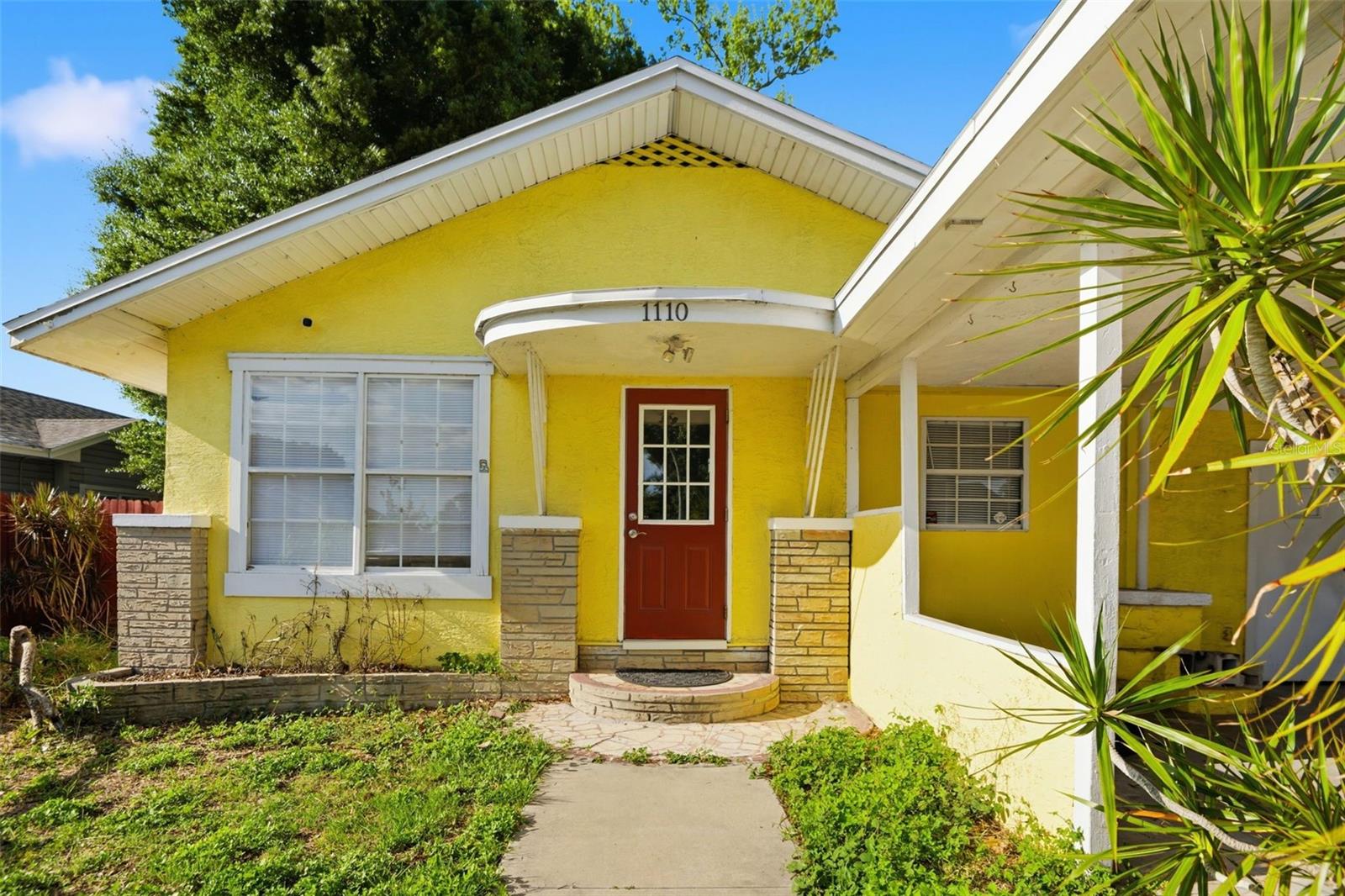 Image 3 of 22 For 1110 27th Avenue W