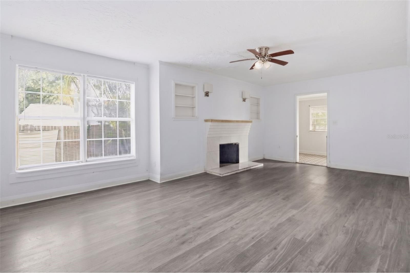 Image 5 of 22 For 1110 27th Avenue W