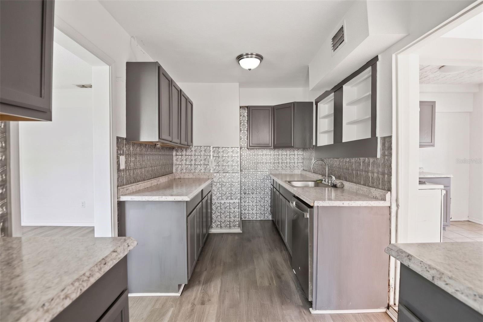 Image 6 of 22 For 1110 27th Avenue W