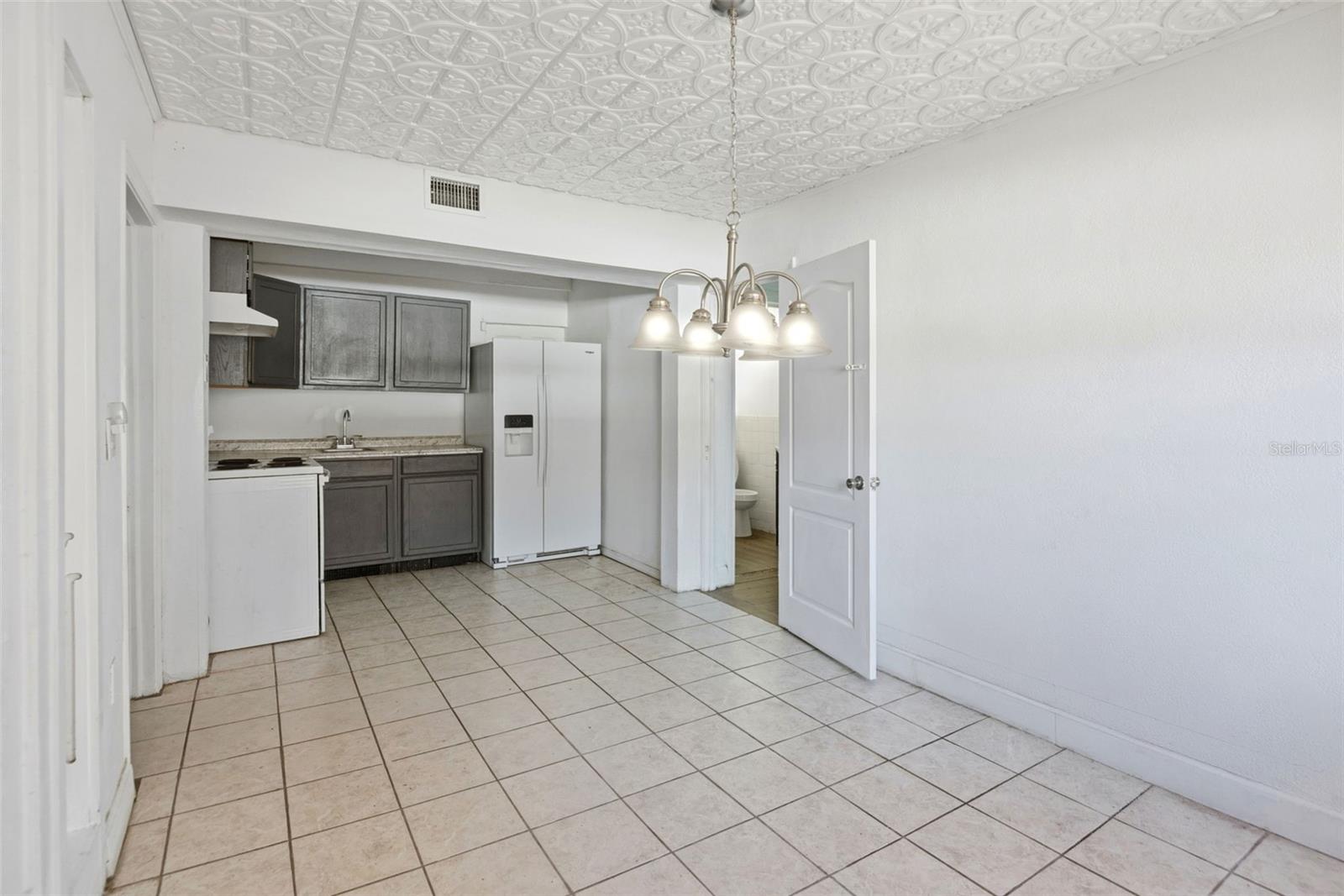 Image 7 of 22 For 1110 27th Avenue W