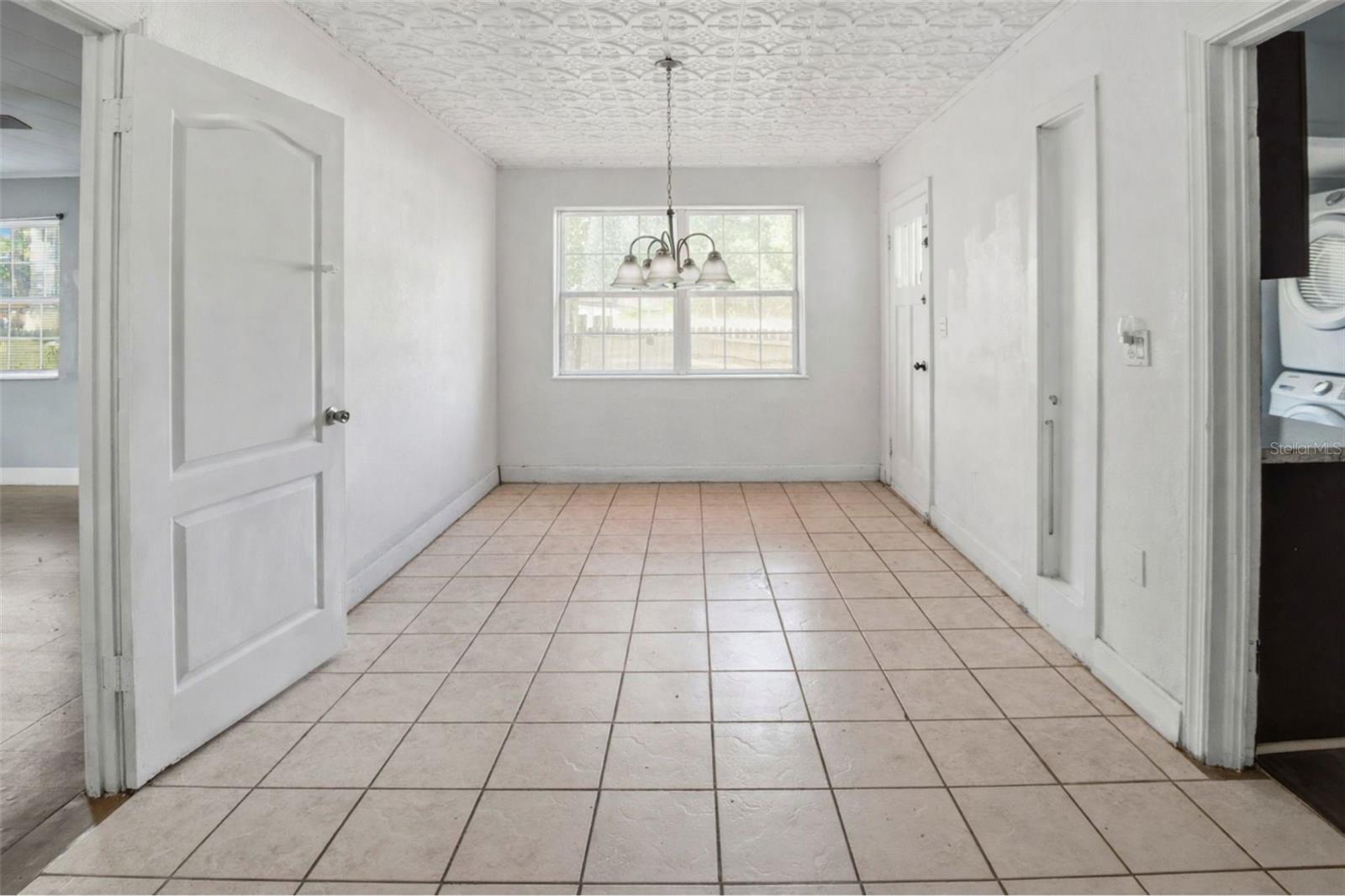 Image 9 of 22 For 1110 27th Avenue W