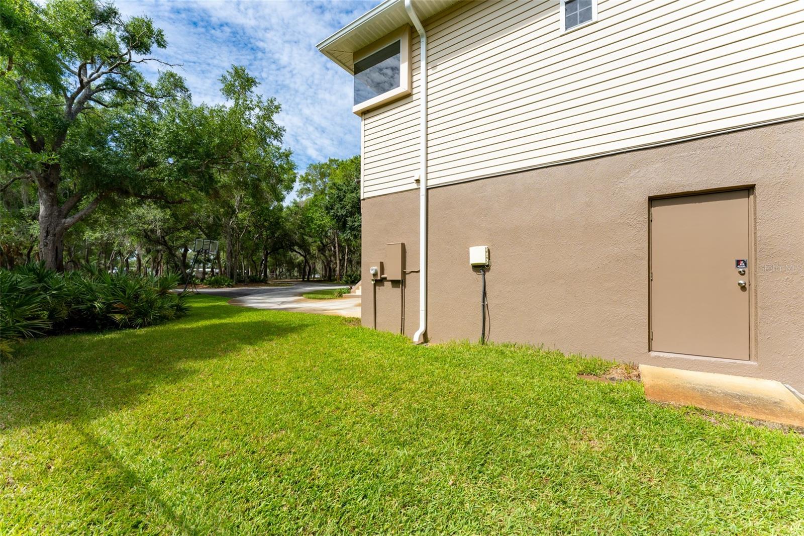 Listing photo id 72 for 8214 Revels Road
