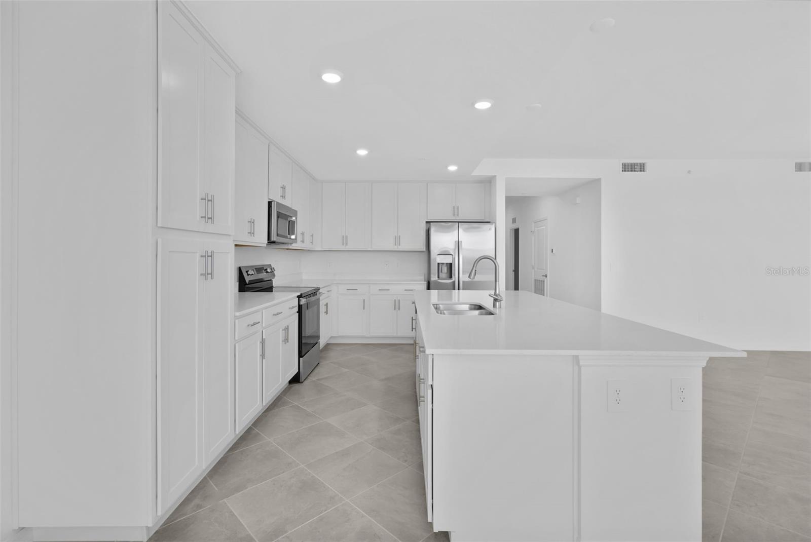 Image 13 of 22 For 19116 Scallop Loop 302