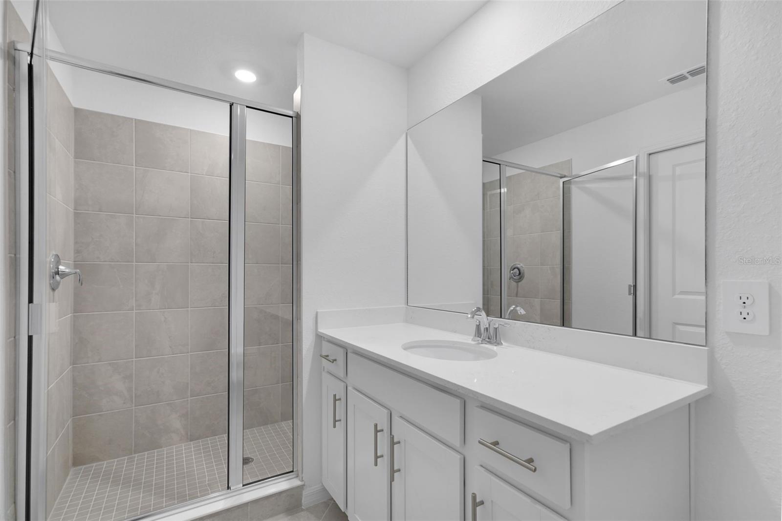 Image 21 of 22 For 19116 Scallop Loop 302