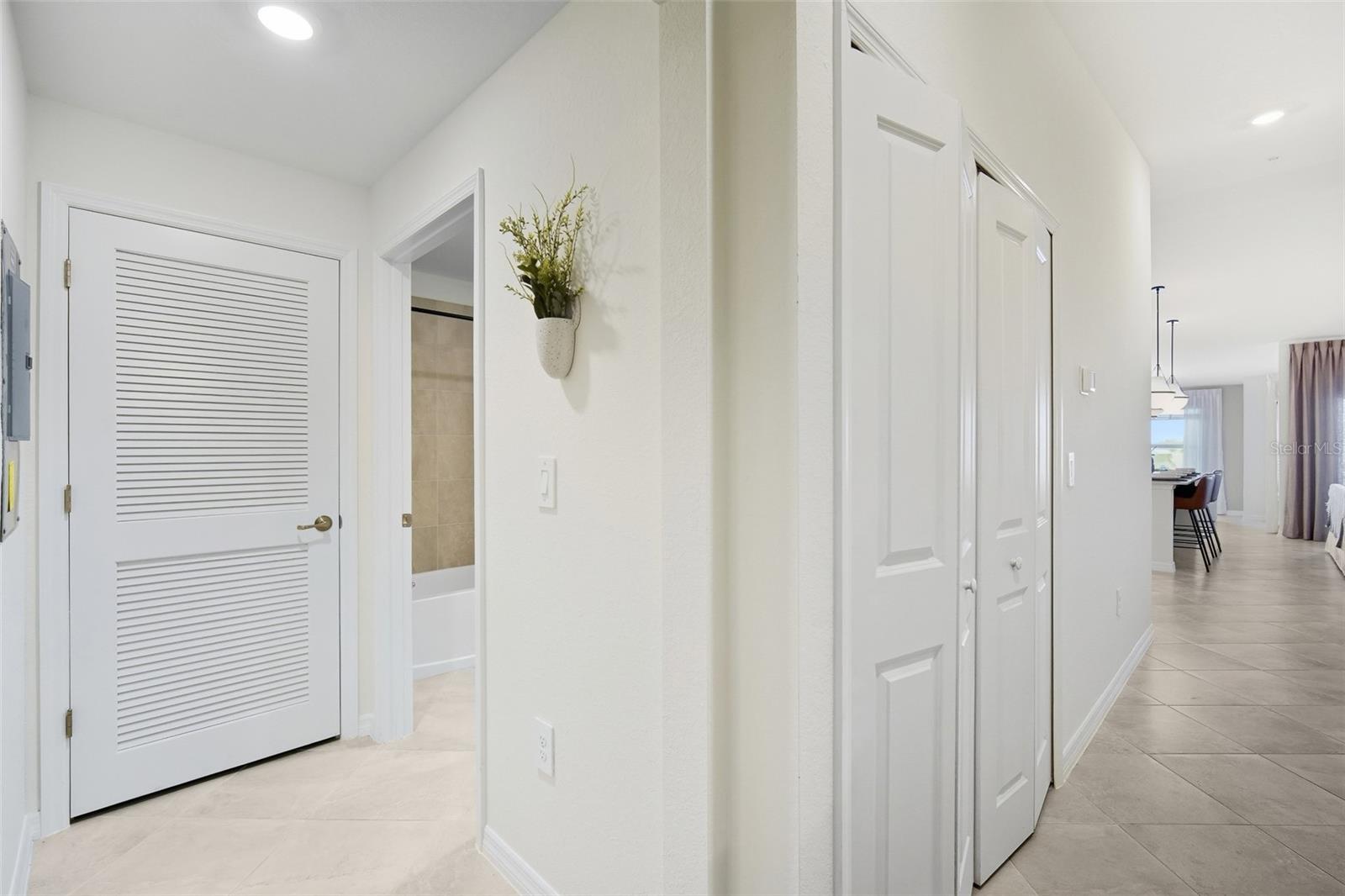 Image 14 of 16 For 18923 Scallop Loop 104