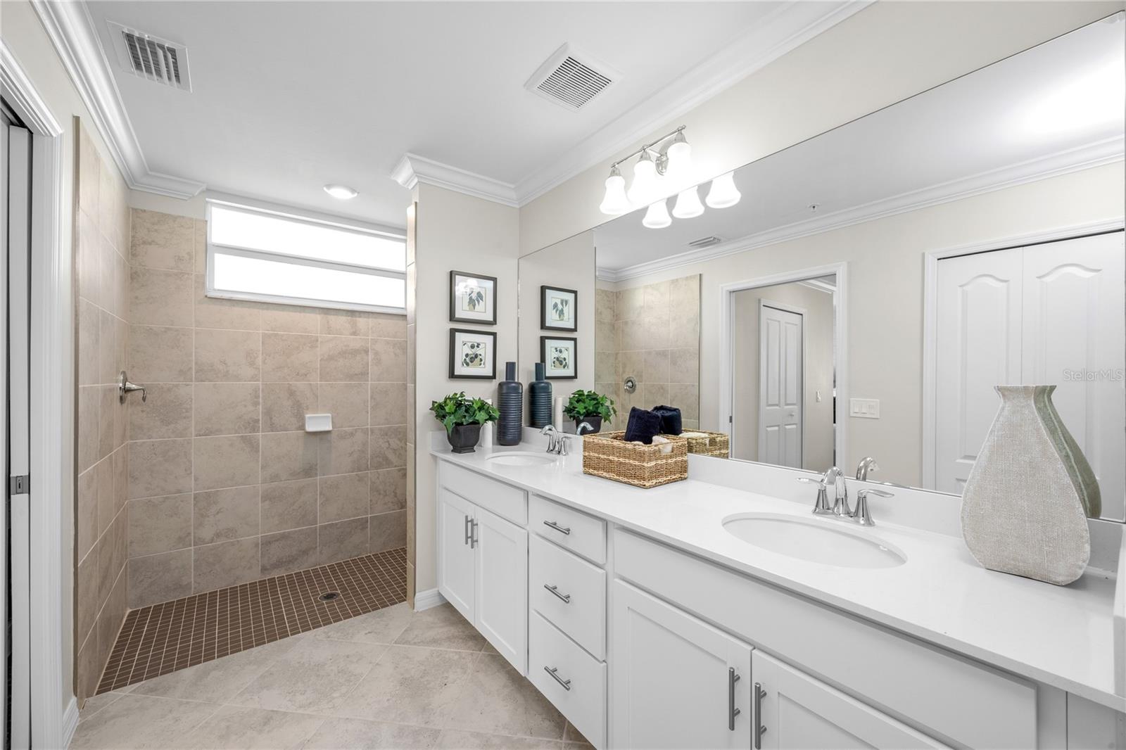 Image 19 of 24 For 18917 Scallop Loop 201