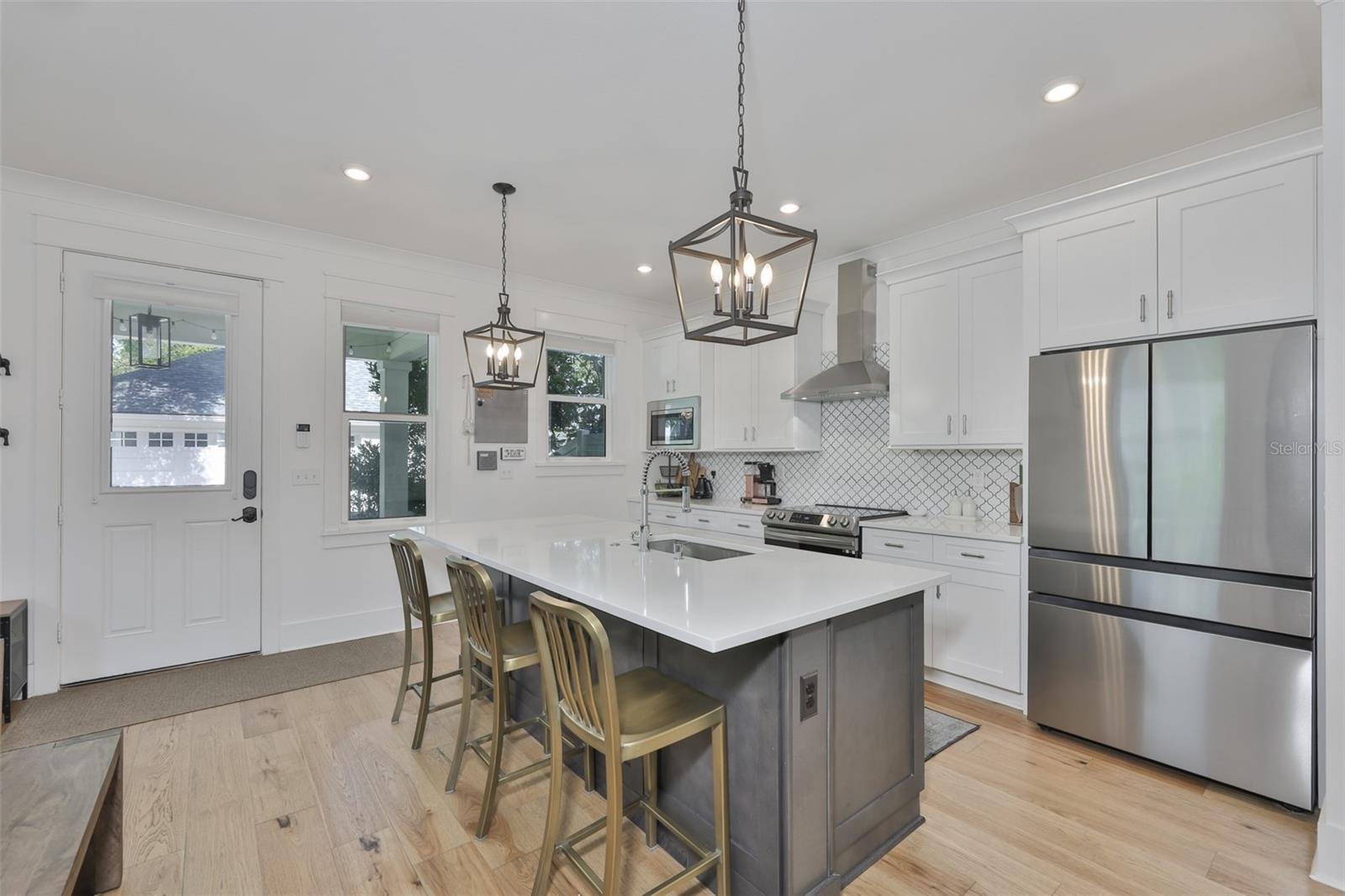 Image 7 of 45 For 2204 Central Avenue 1