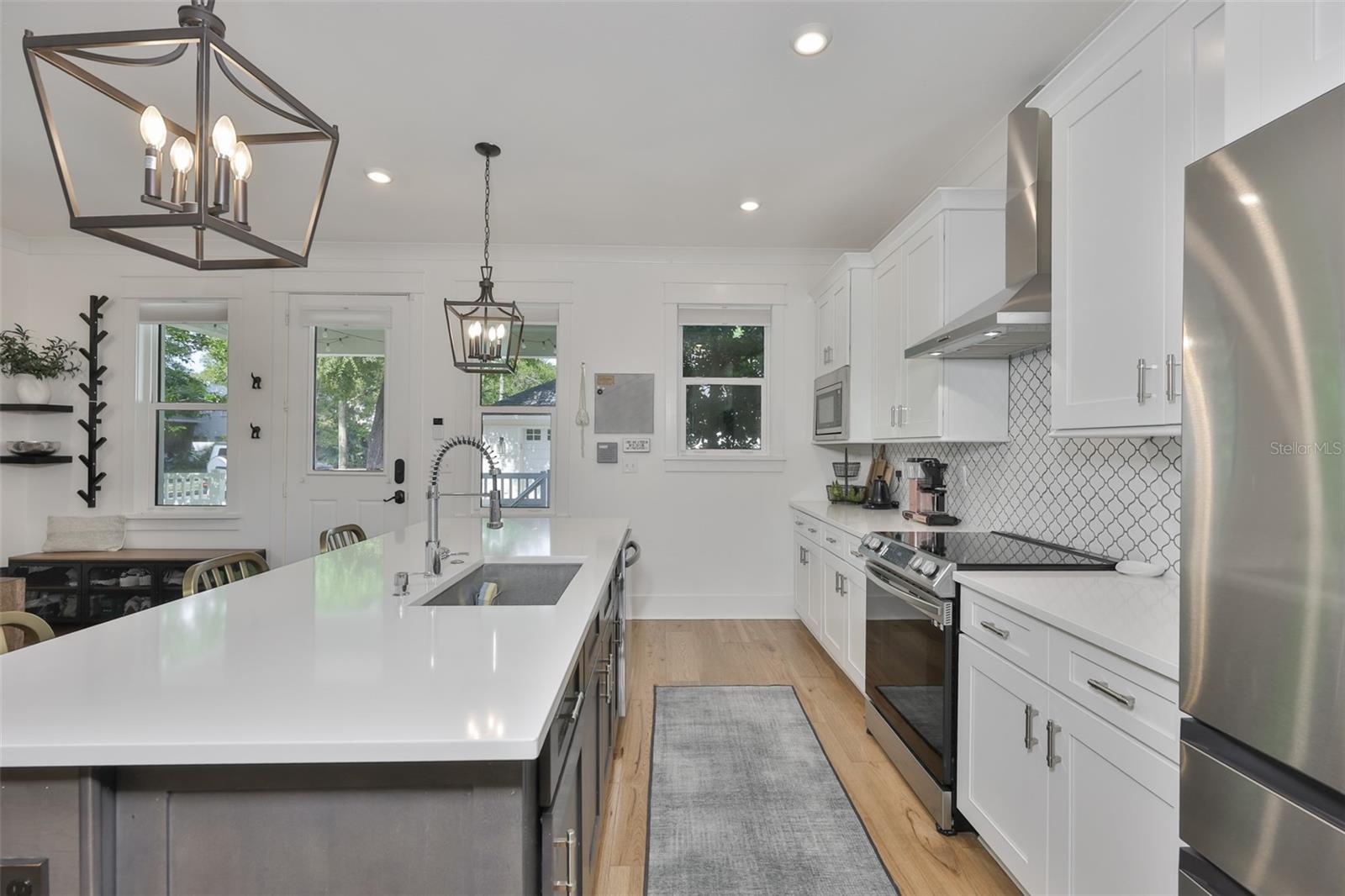 Image 8 of 45 For 2204 Central Avenue 1