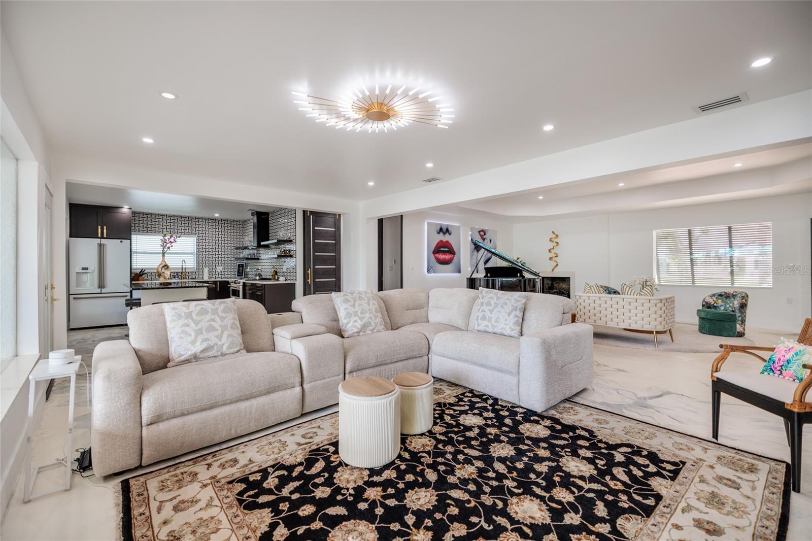 Image 14 of 49 For 2216 Occident Street