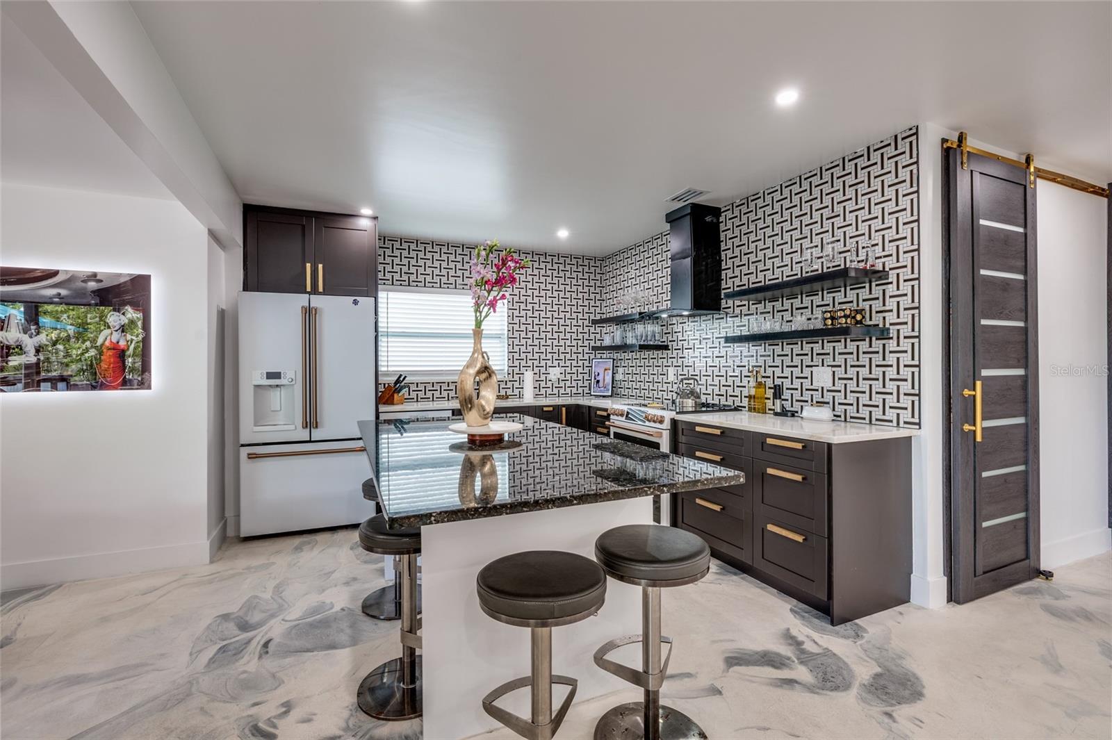 Image 16 of 49 For 2216 Occident Street