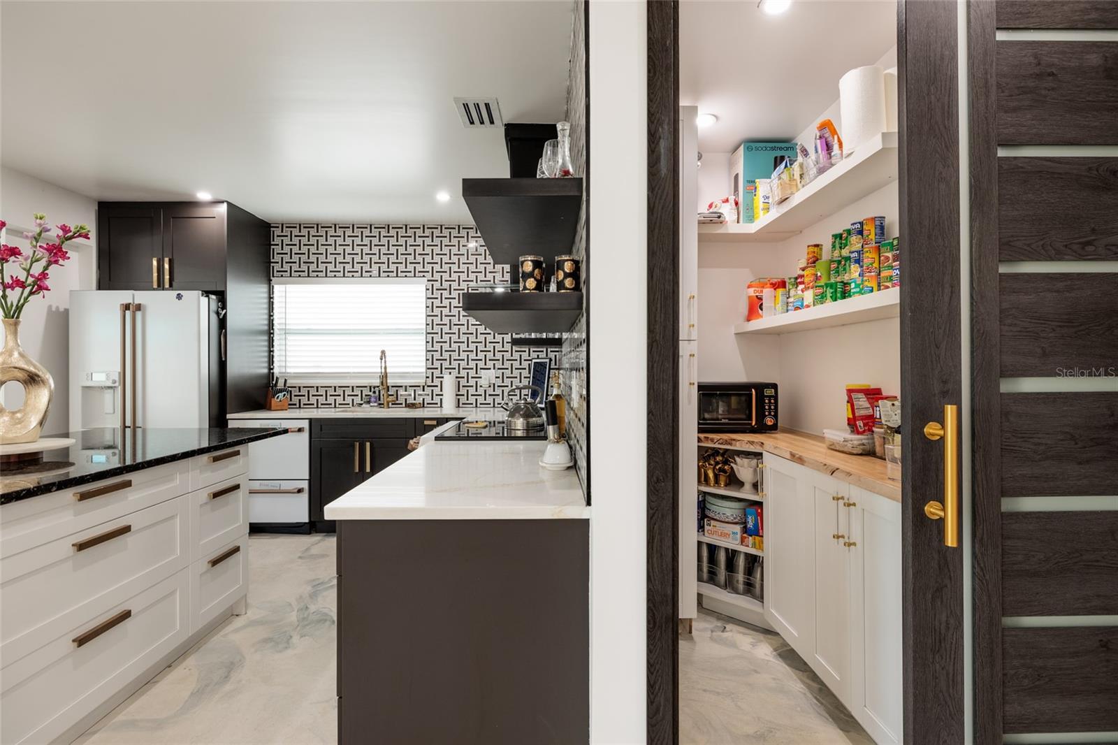 Image 17 of 49 For 2216 Occident Street