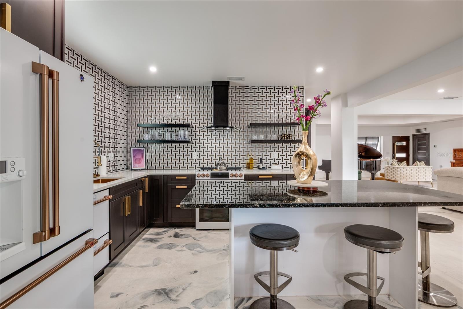 Image 18 of 49 For 2216 Occident Street