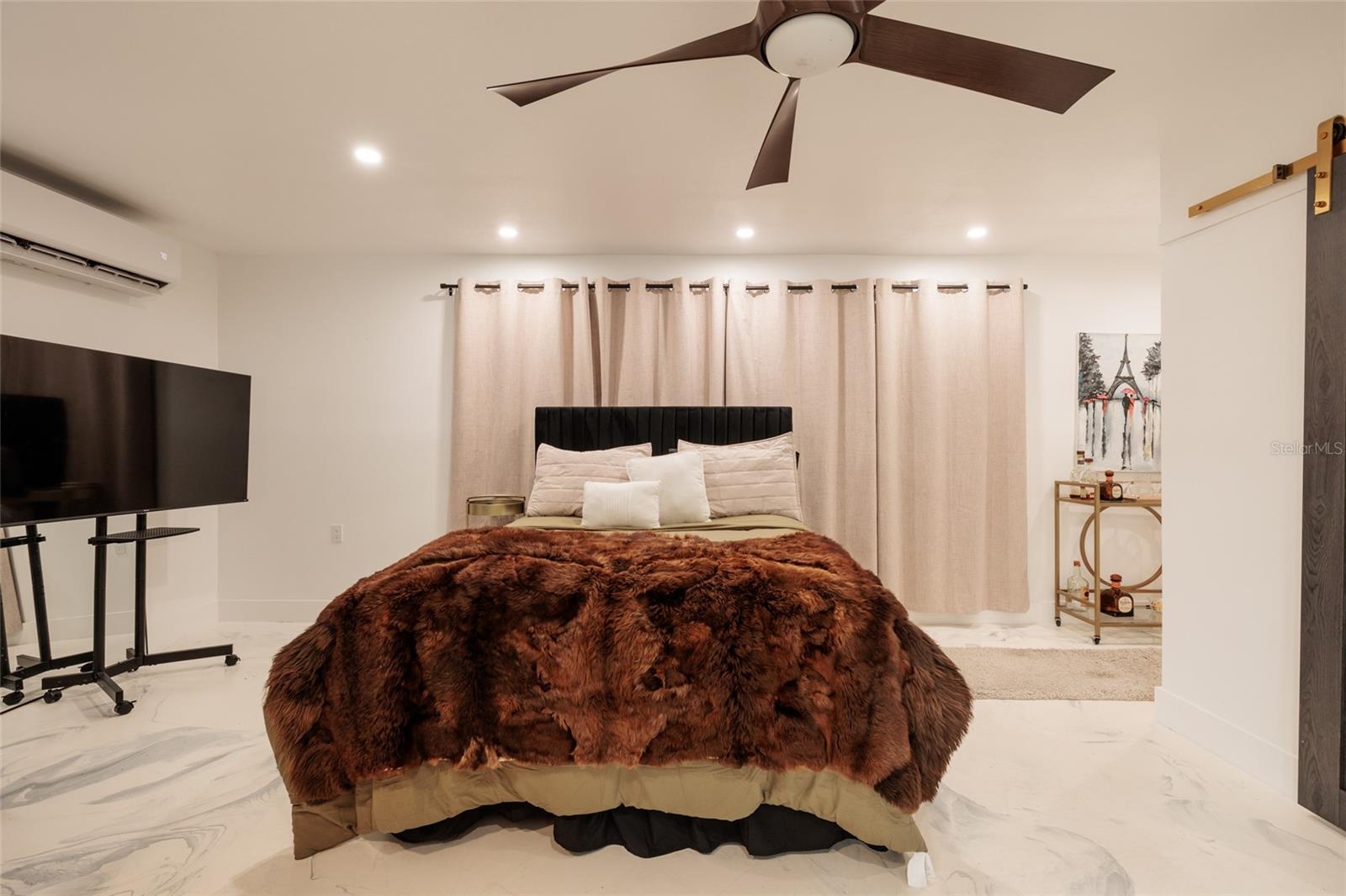 Image 26 of 49 For 2216 Occident Street