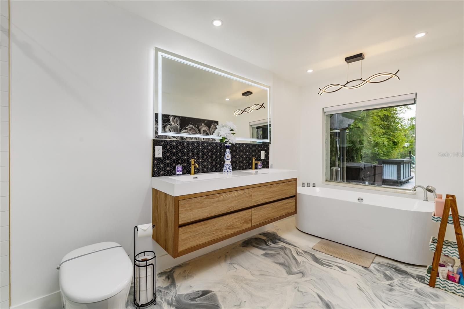 Image 37 of 49 For 2216 Occident Street