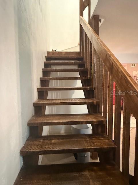 Image 14 of 37 For 823 Long Meadow Court