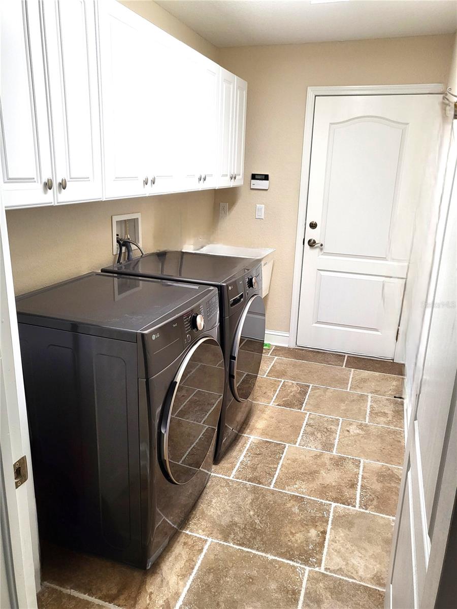 Image 51 of 75 For 1039 Emerald Dunes Drive