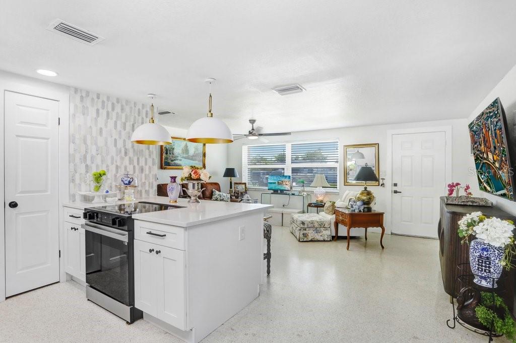 Image 11 of 62 For 13400 Neptune Drive