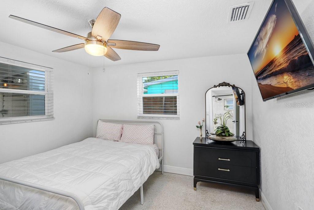 Image 18 of 62 For 13400 Neptune Drive