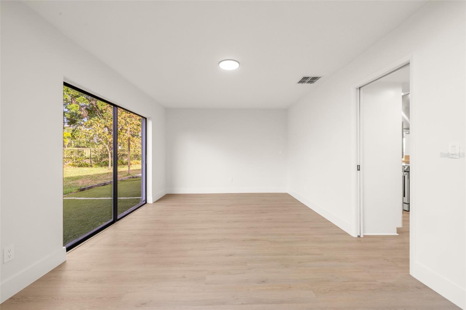 Image 19 of 83 For 2668 Concorde Court