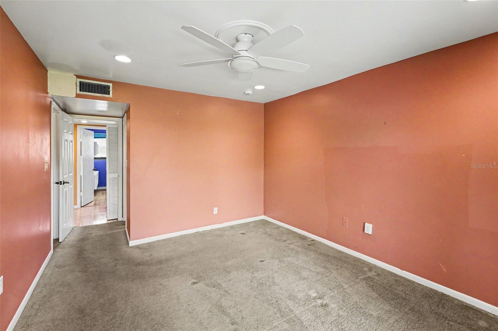 Image 14 of 31 For 10755 Village Club Circle N 101