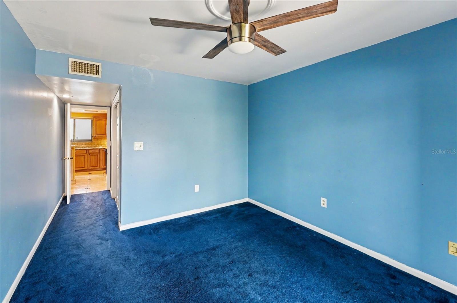 Image 17 of 31 For 10755 Village Club Circle N 101