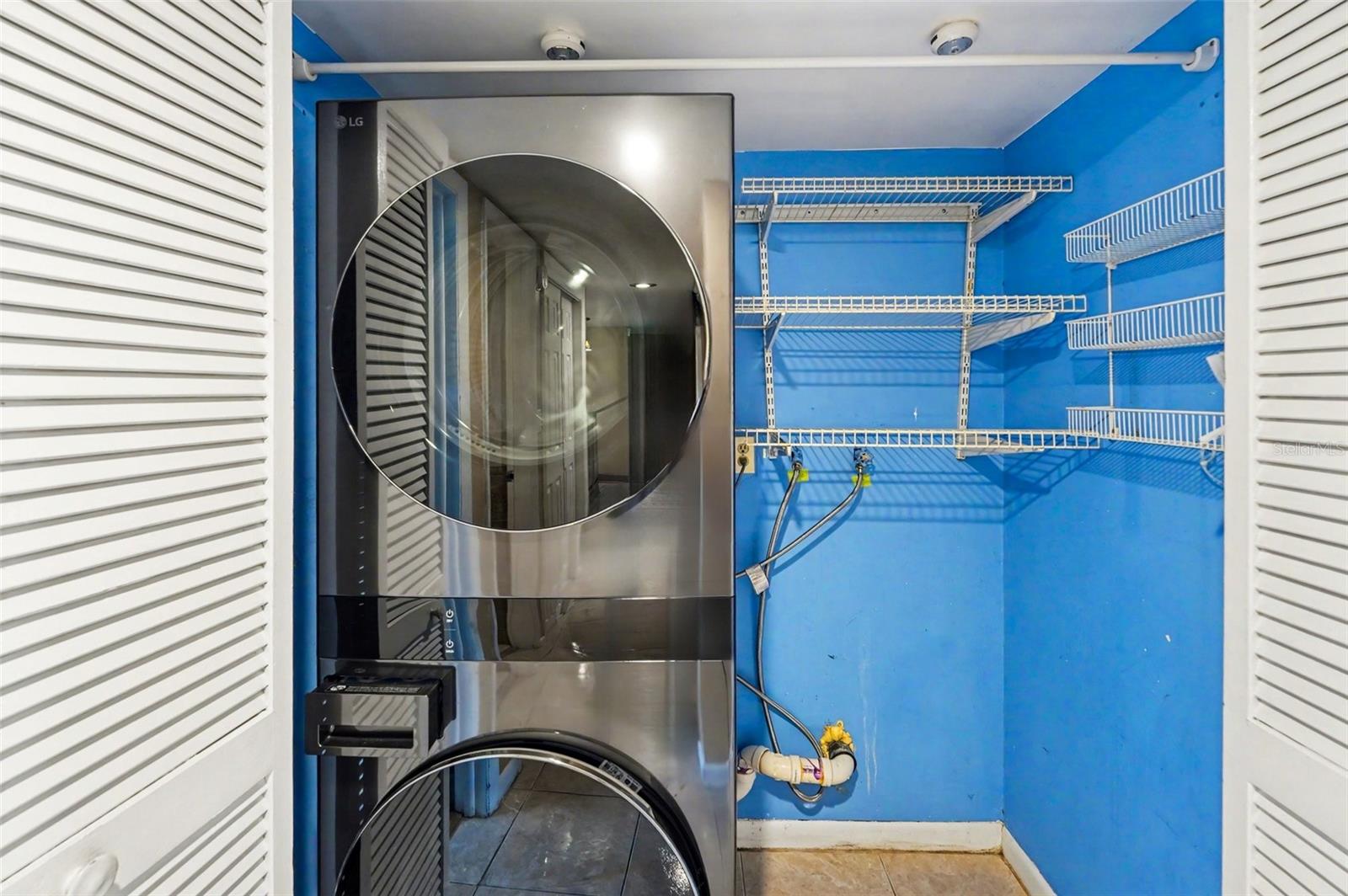 Image 22 of 31 For 10755 Village Club Circle N 101