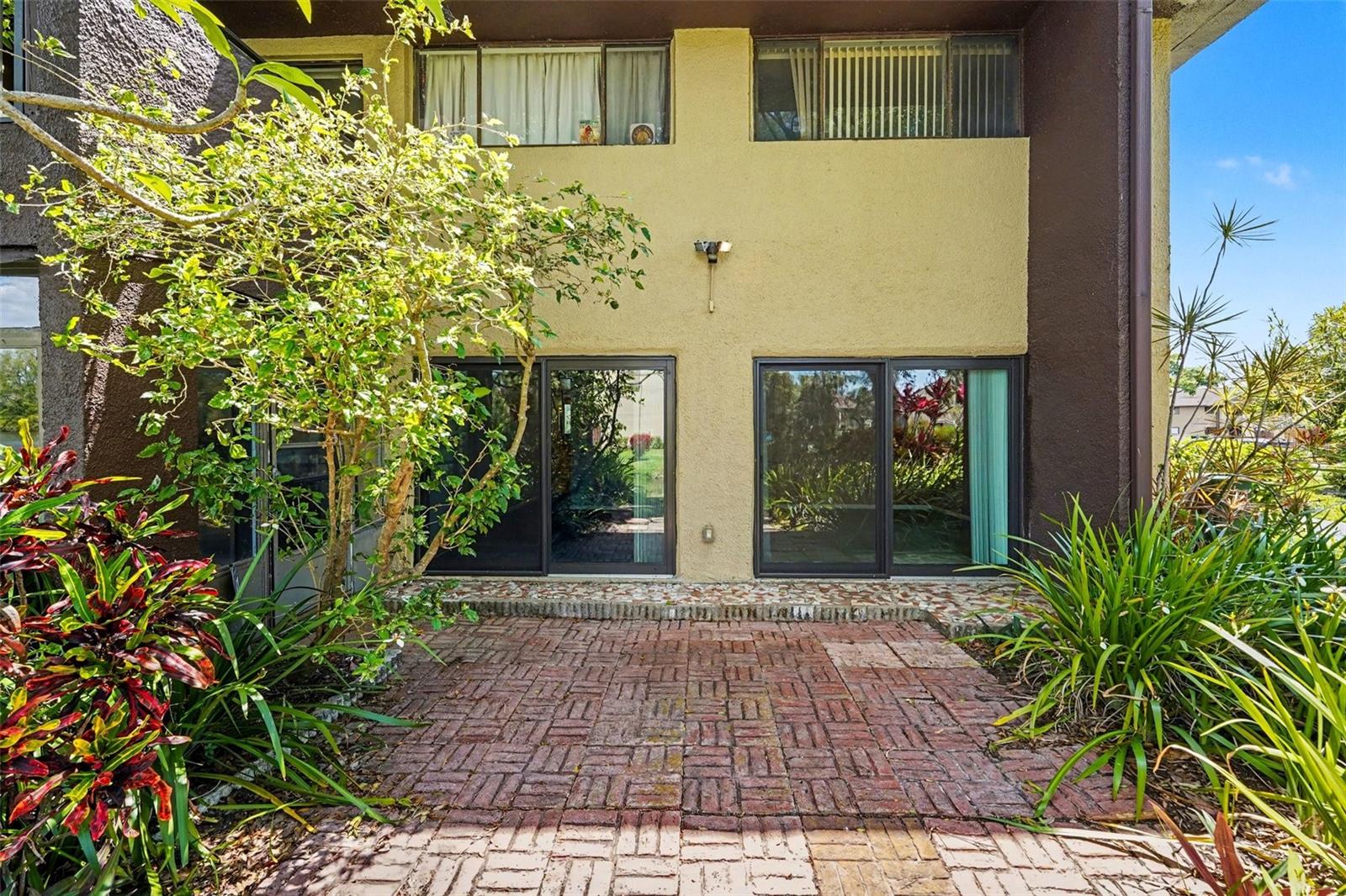 Image 23 of 31 For 10755 Village Club Circle N 101