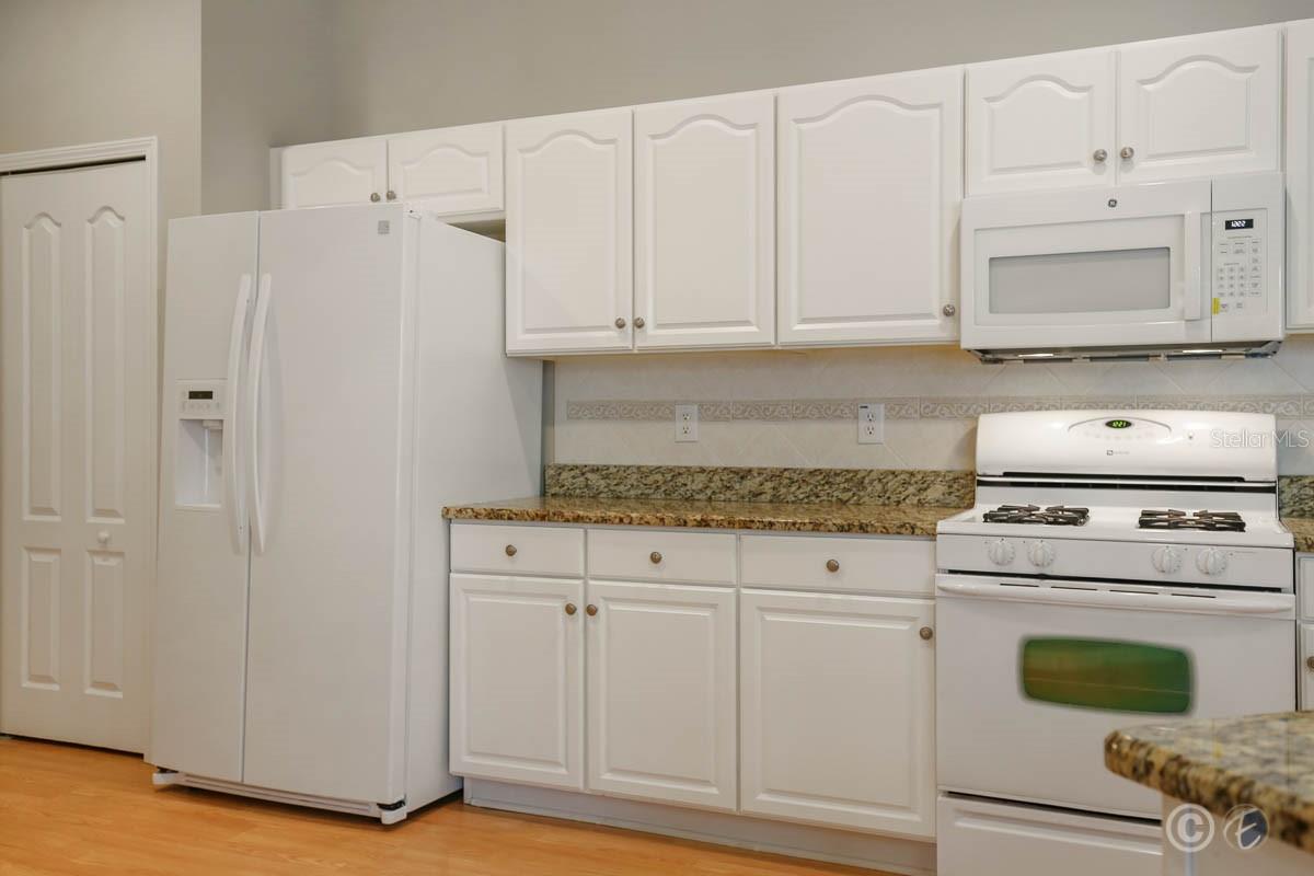 Image 11 of 39 For 15745 Phoebepark Avenue