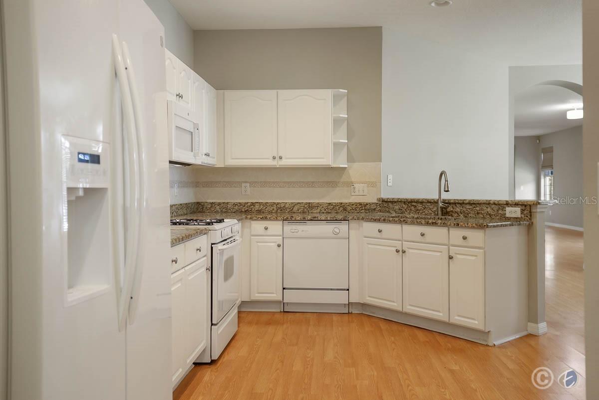 Image 12 of 39 For 15745 Phoebepark Avenue