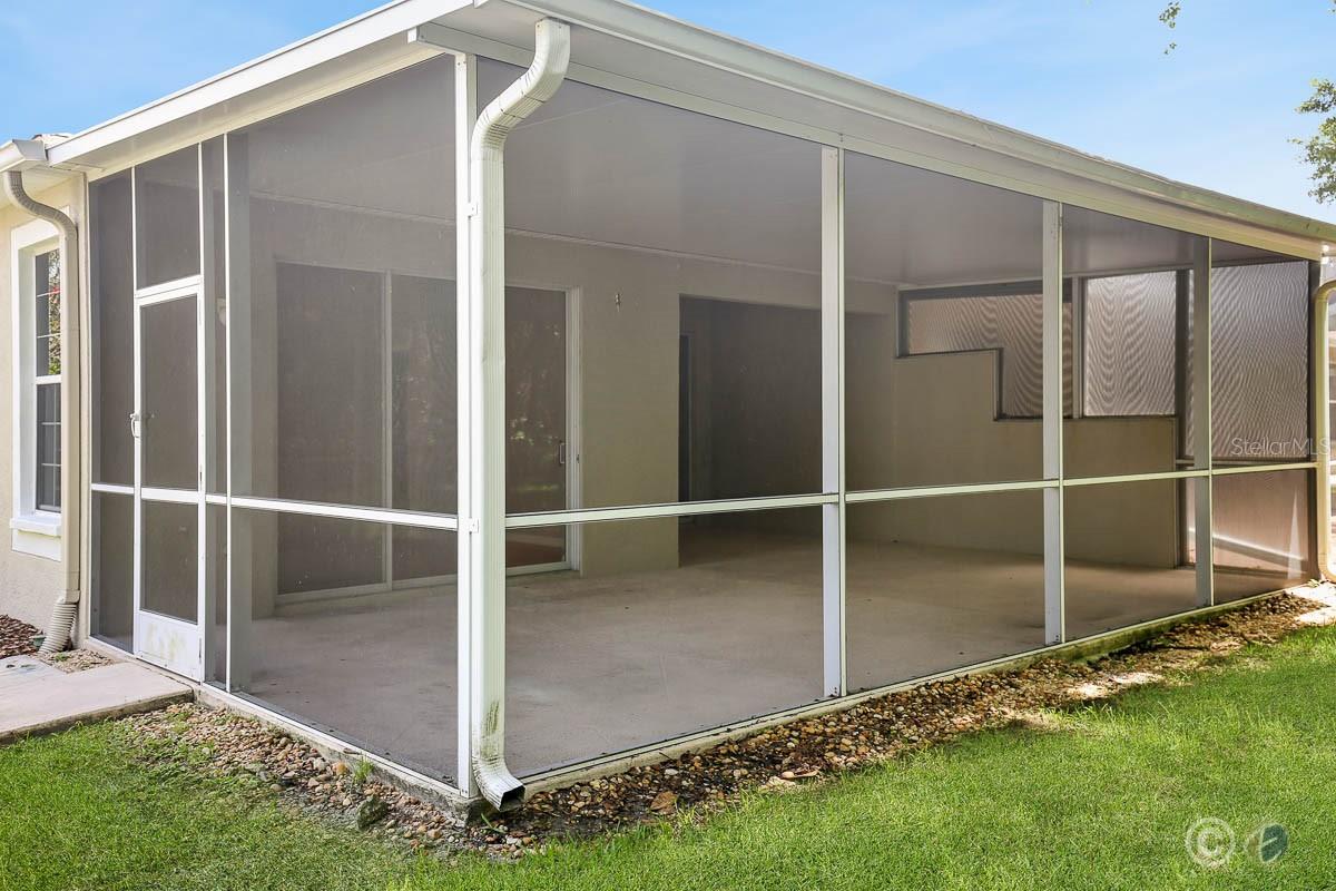 Image 27 of 39 For 15745 Phoebepark Avenue