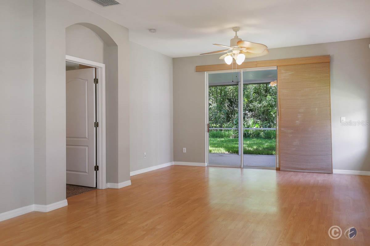 Image 6 of 39 For 15745 Phoebepark Avenue