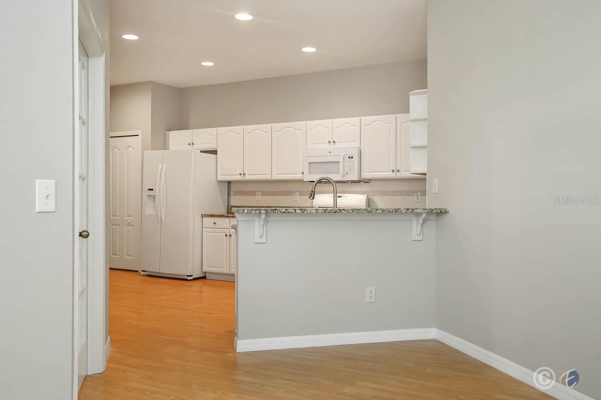 Image 9 of 39 For 15745 Phoebepark Avenue