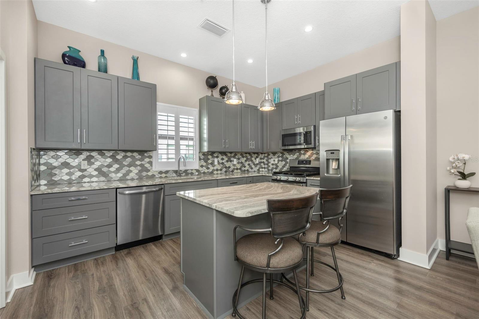 Image 11 of 40 For 946 Highland Avenue 45