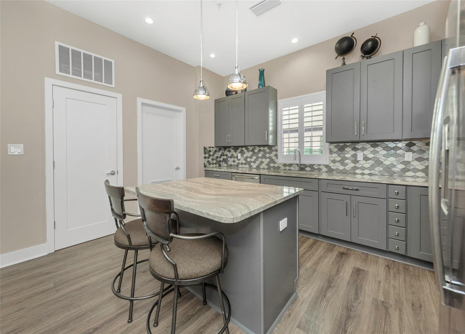 Image 14 of 40 For 946 Highland Avenue 45